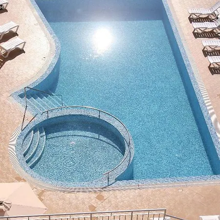 Black Sea Holiday Club * פומורי